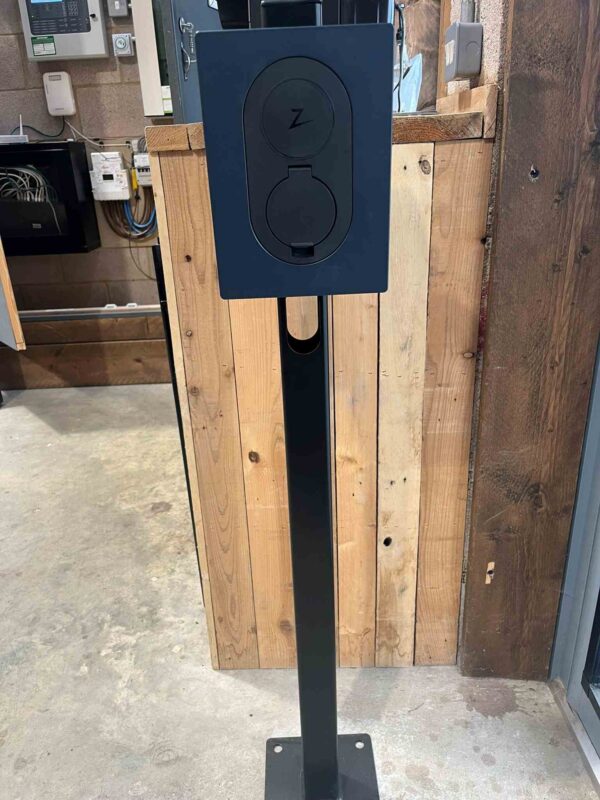Budget EV Post / Pedestal - Image 6